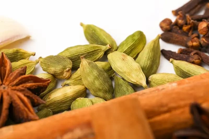 کاهش و درمان فشار خون با عرق گیاهی هل